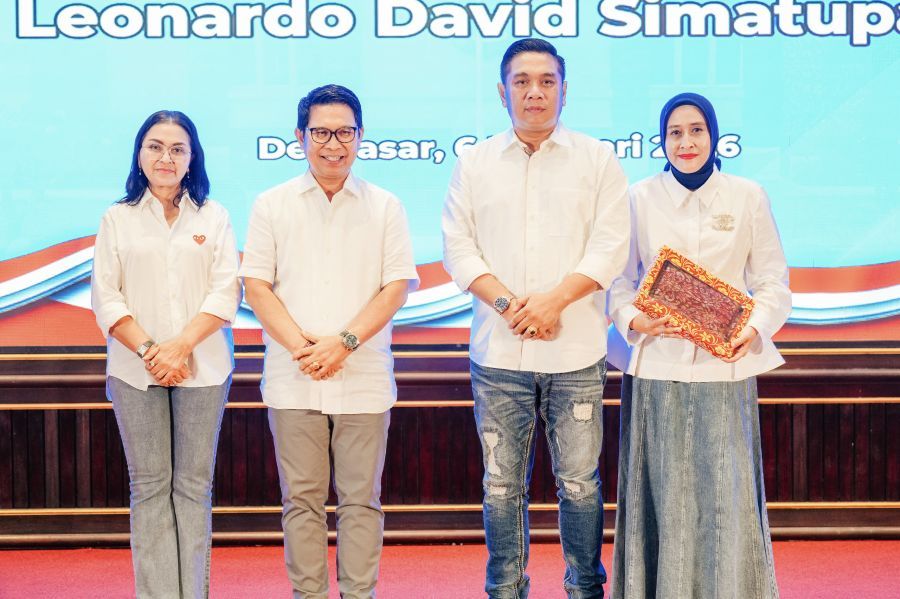 Bupati Badung I Wayan Adi Arnawa bersama Nyonya Rasniathi saat menghadiri pisah sambut Kapolresta Denpasar di Kuta. (foto/sukadana)