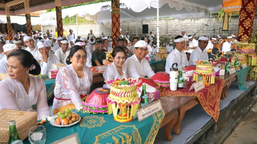 podiumnews.com-Bupati Badung Teken Prasasti Karya Saat Pangeratep Mapedudusan Agung