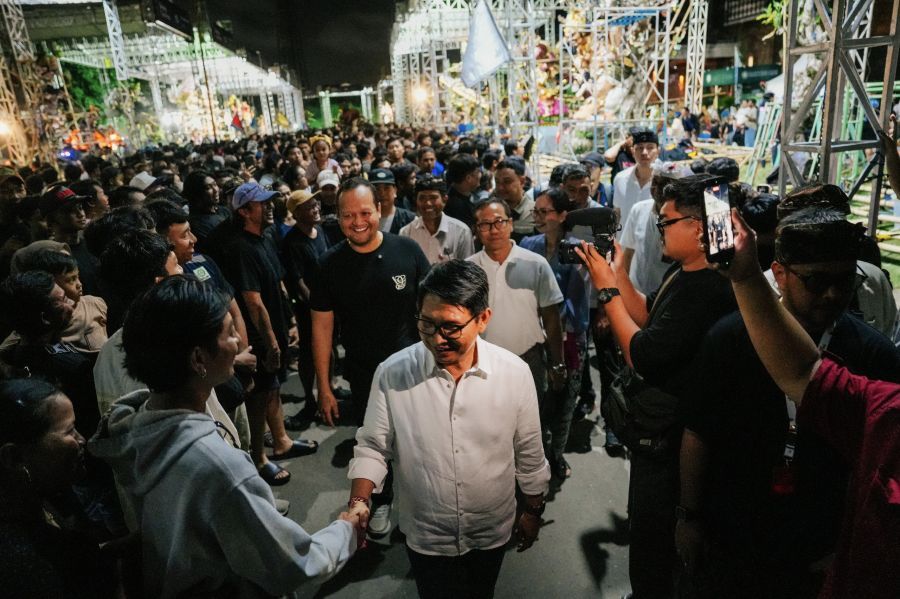 Bupati Badung I Wayan Adi Arnawa bersama Wabup Bagus Alit Sucipta saat meninjau langsung kesiapan venue sehari sebelum pembukaan rangkaian lomba yang digelar pada 6–8 Maret 2026, di area Balai Budaya Giri Nata Mandala, Puspem Badung, Bali, Kamis (5/3/2026). (foto/adi)