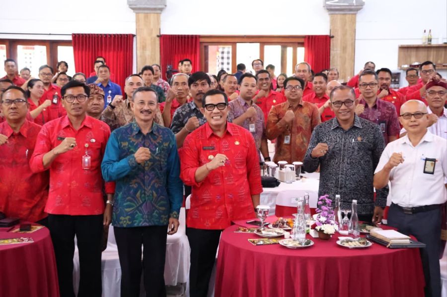 Bupati Tabanan, Dr. I Komang Gede Sanjaya, S.E., M.M., memimpin sekaligus menjadi narasumber dalam Forum Konsultasi Publik Rancangan Awal Rencana Kerja Pemerintah Daerah (RKPD) Semesta Berencana Kabupaten Tabanan Tahun 2027, di Graha Yadnya Sanjayaning Singasana, Desa Adat Kota Tabanan, Bali, Selasa, (10/2/2026). (Foto/prokopimtabanan)