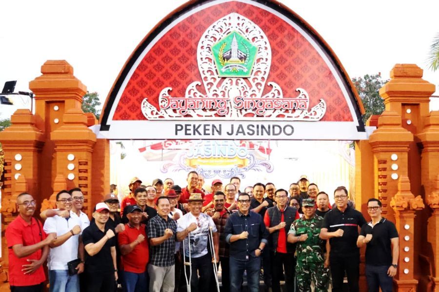 Bupati Tabanan, Dr. I Komang Gede Sanjaya, S.E., M.M., menghadiri Peken Jasindo Tahun 2026 di Taman Bung Karno – Garuda Wisnu Singasana, Tabanan, Bali, Sabtu (22/8/2026). (foto/prokopimtabanan)