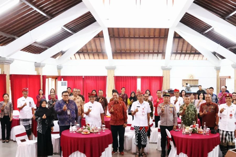 Bupati Tabanan, Dr. I Komang Gede Sanjaya, S.E., M.M., membuka Rapat Koordinasi Awal Penyelenggaraan Gugus Tugas Reforma Agraria (GTRA) Kabupaten Tabanan Tahun 2026, di Graha Yadnya Sanjayaning Singasana, Tabanan, Bali, Jumat (18/9/2026). (foto/prokopimtabanan)