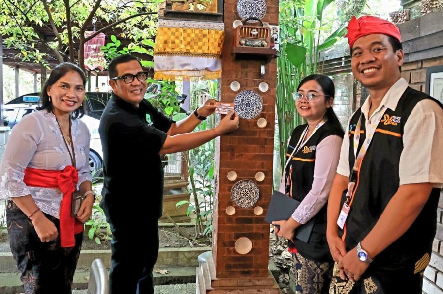 Badan Pusat Statistik (BPS) Kabupaten Tabanan melakukan pendataan perdana langsung kepada Bupati Tabanan, Dr. I Komang Gede Sanjaya, SE, MM, di Rumah Jabatan Bupati, di Tabanan, Bali, Kamis (11/6/2026). (foto/prokopimtabanan)