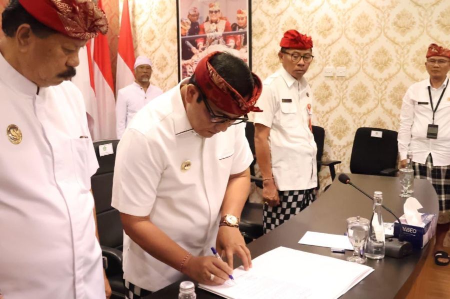 podiumnews.com-Bupati Tabanan Lantik 61 Pejabat, Tegaskan Jabatan adalah Amanah