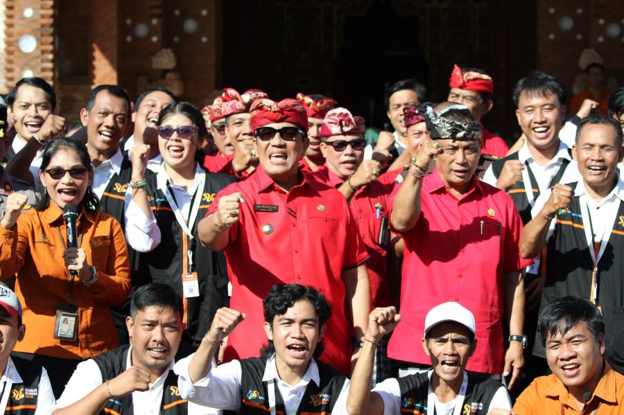 podiumnews.com-Bupati Tabanan Lepas 439 Petugas SE2026, Wujudkan Pembangunan Tepat Sasaran