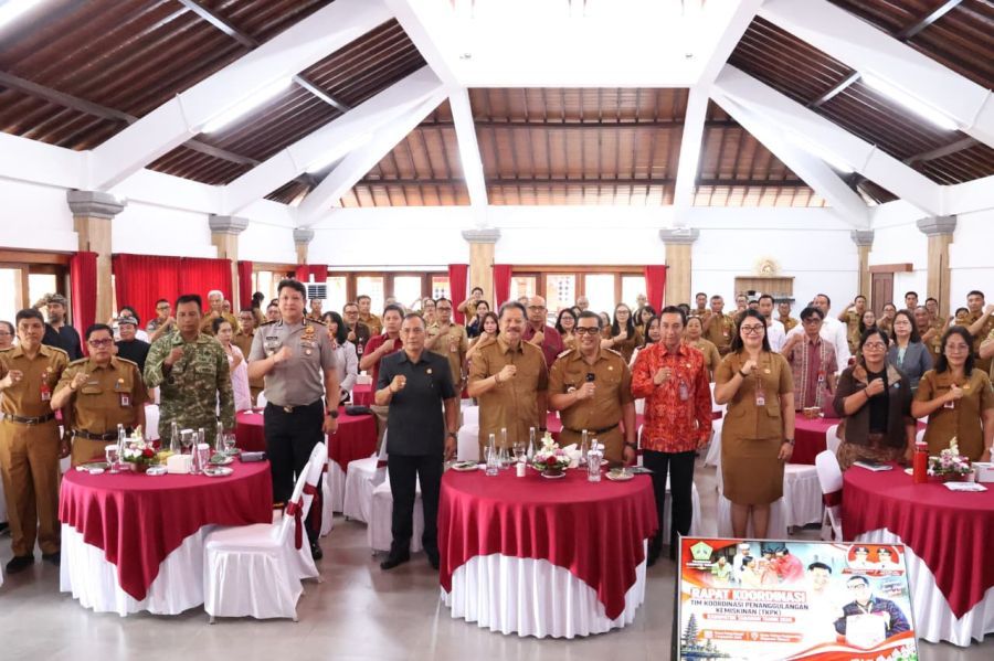 podiumnews.com-Bupati Tabanan Tegaskan Tanggulangi Kemiskinan Harus Terpadu dan Berbasis Data