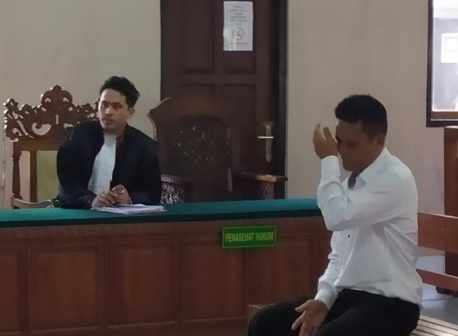 podiumnews.com-Cabuli Bocah 13 Tahun, Pedagang Buah Ini Nangis Peluk Istri