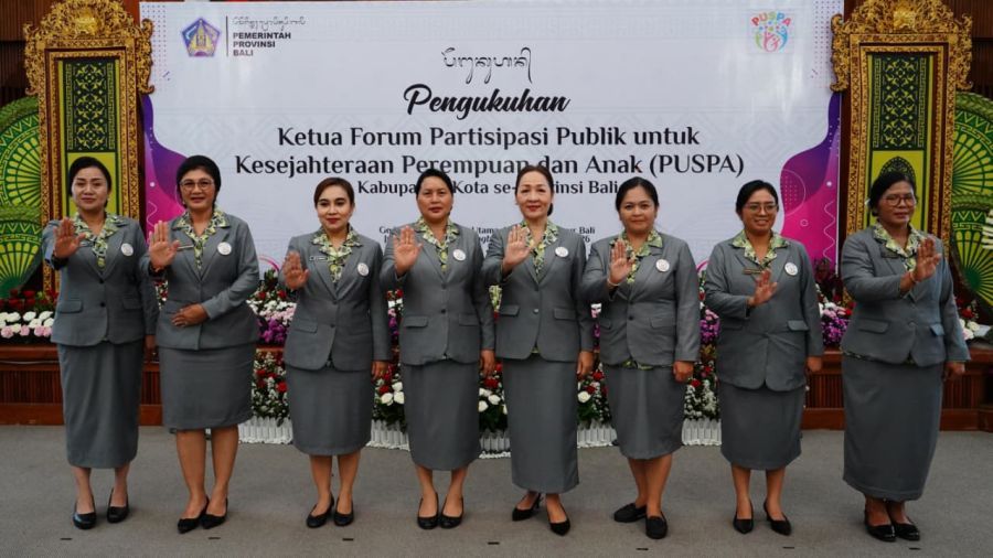 Ketua Forum Partisipasi Publik untuk Kesejahteraan Perempuan dan Anak (PUSPA) Provinsi Bali Ny. Seniasih Giri Prasta saat mengukuhkan Ketua Forum PUSPA Kabupaten/Kota se-Bali di Ruang Wiswa Sabha Utama, Kantor Gubernur Bali, di Denpasar, Jumat (20/2/2026). (Foto/sukadana)