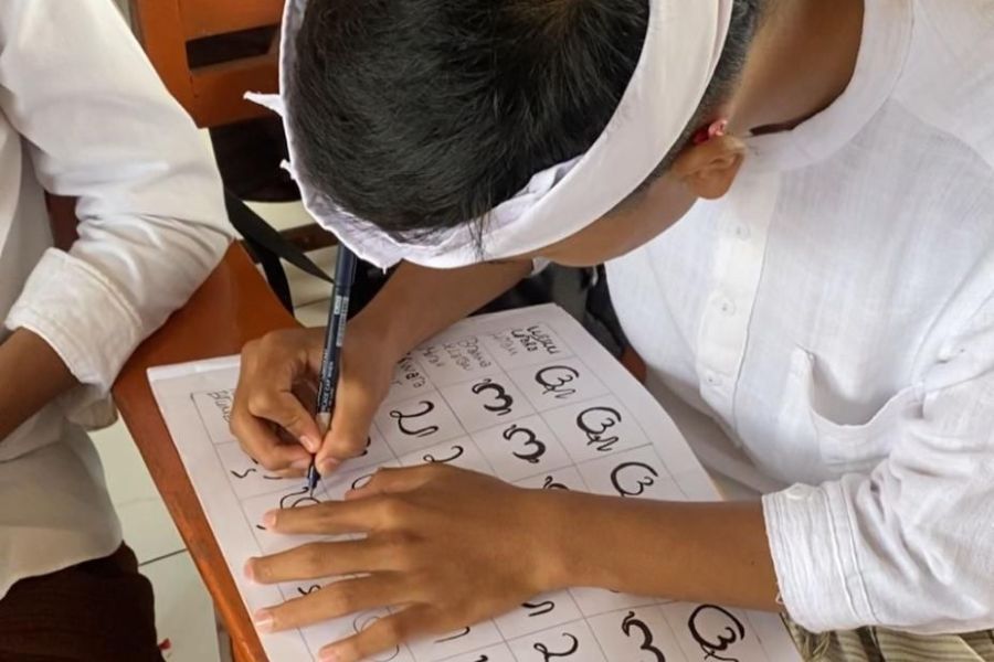 Aktivitas pasraman budaya siswa SMK Prada Dalung saat Purnama. (foto/sukadana)