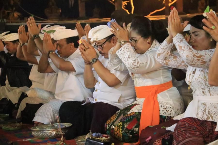 podiumnews.com-Cok Ace Harap Pengelolaan Pura Besakih Semakin Baik