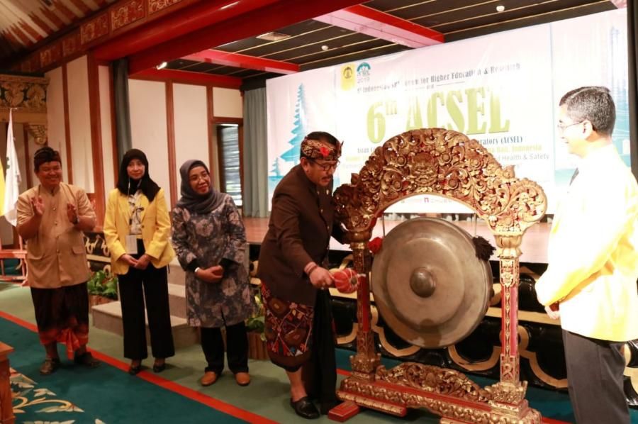 podiumnews.com-Wagub Cok Ace Harap ACSEL Tumbuhkan Budaya Keselamatan Kesehatan Kerja di Perguruan Tinggi