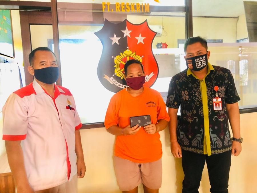 podiumnews.com-Curi HP di Dasboard Motor, Pedagang Janur Diciduk Polisi