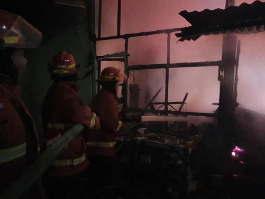 podiumnews.com-Selang Satu Jam, Dua Lokasi di Denpasar Barat Terbakar