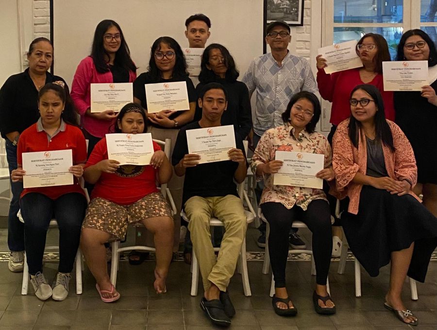 podiumnews.com-Dari Skizofrenia ke Pena: Jalan Menulis sebagai Penyembuhan