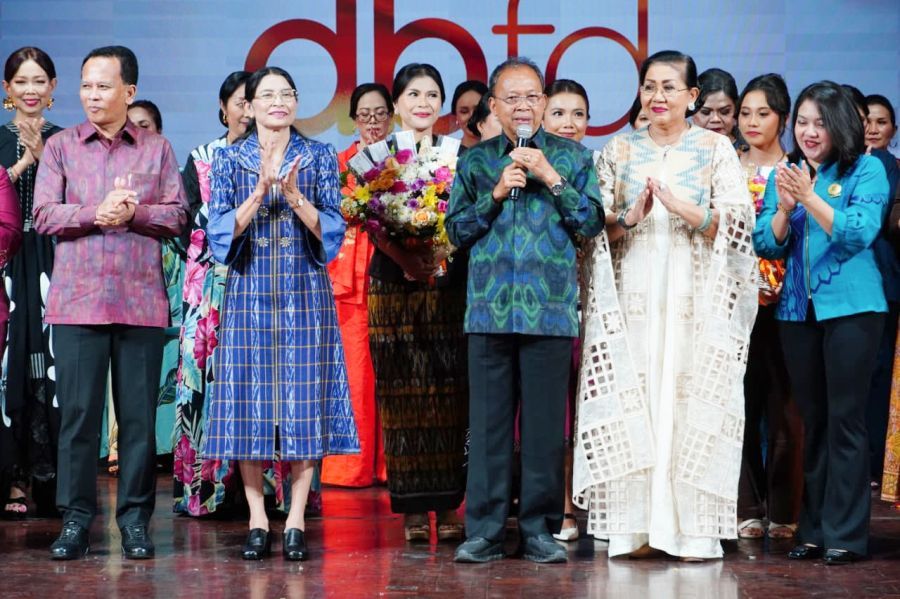 Dekranasda Bali Fashion Day berlangsung di Gedung Ksirarnawa, Taman Budaya Provinsi Bali, Art Center Denpasar, Senin (31/8/2026). (foto/sukadana)