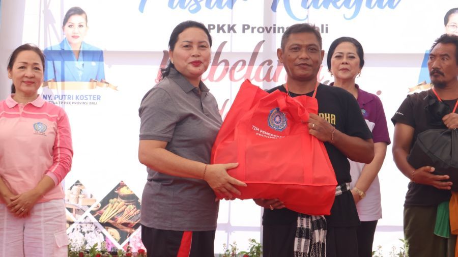 podiumnews.com-Di Buleleng, Sekretaris I PKK Bali Ajak UMKM Geliatkan Perekonomian Lokal