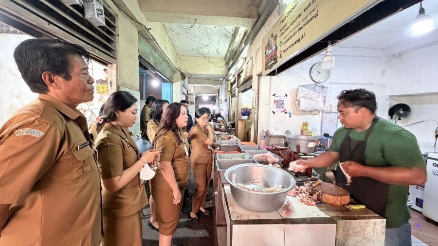 Pemerintah Kota Denpasar melalui Dinas Perikanan dan Ketahanan Pangan terus melakukan pemantauan terhadap kondisi stok, pasokan, dan harga pangan di lapangan. (foto/sukadana)