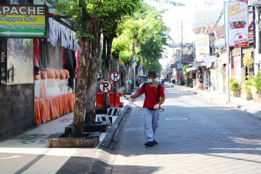 podiumnews.com-Badung Anggarkan Rp 14 M untuk Penyemprotan Disinfektan di Areal Publik