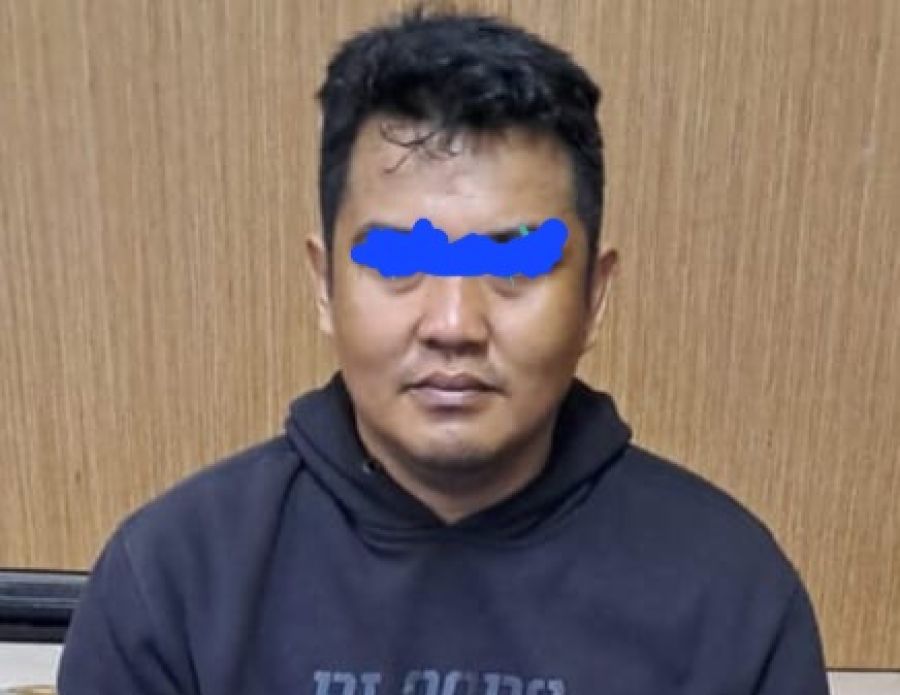 BDP, pengedar sabu yang tepergok sedang menempel paketan sabu di pinggir Gang Taman Indah, Jalan Raya Denpasar-Gilimanuk, Desa Lukluk, Mengwi, Badung, Bali. (foto/hes)