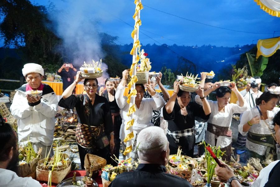 podiumnews.com-Doa Bersama Hentikan Tragedi Bunuh Diri di Jembatan Tukad Bangkung