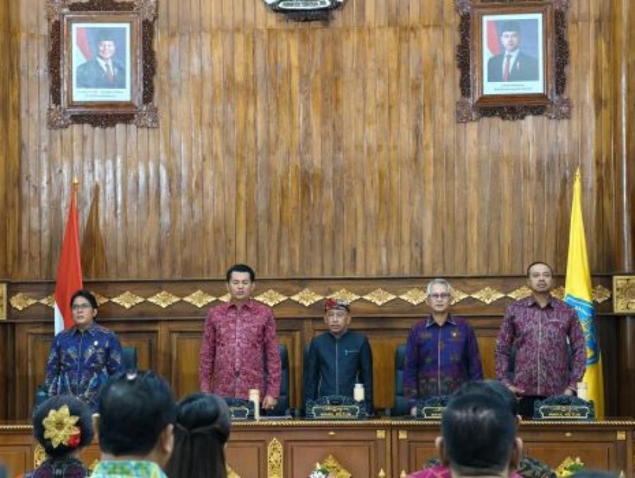 podiumnews.com-DPRD Bali Sampaikan Tanggapan Raperda Layanan Angkutan Pariwisata