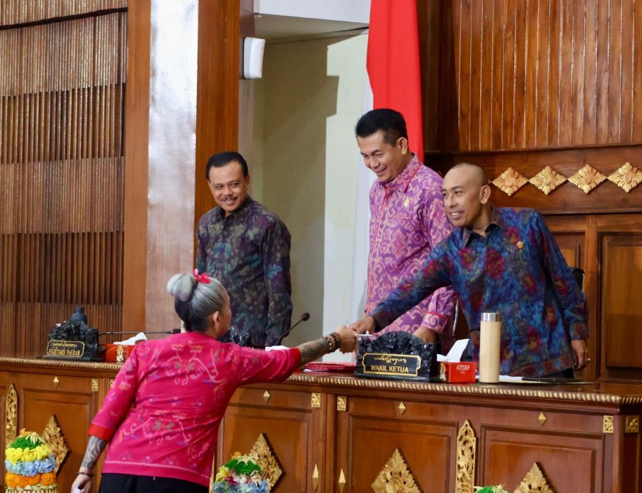 podiumnews.com-DPRD Bali Sepakat Atur Toko Berjejaring dan Perlindungan Lahan Produktif