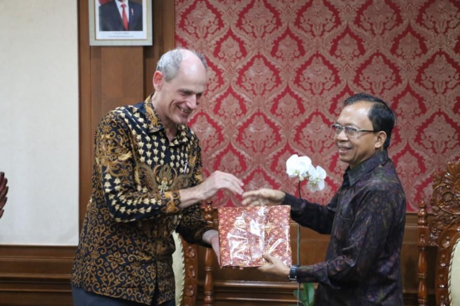 Dubes Belanda Kagumi Regulasi Pembatasan Plastik Sekali Pakai di Bali
