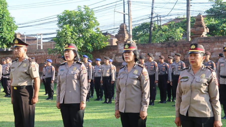 podiumnews.com-Empat Personel Polresta Denpasar Naik Pangkat Pengabdian