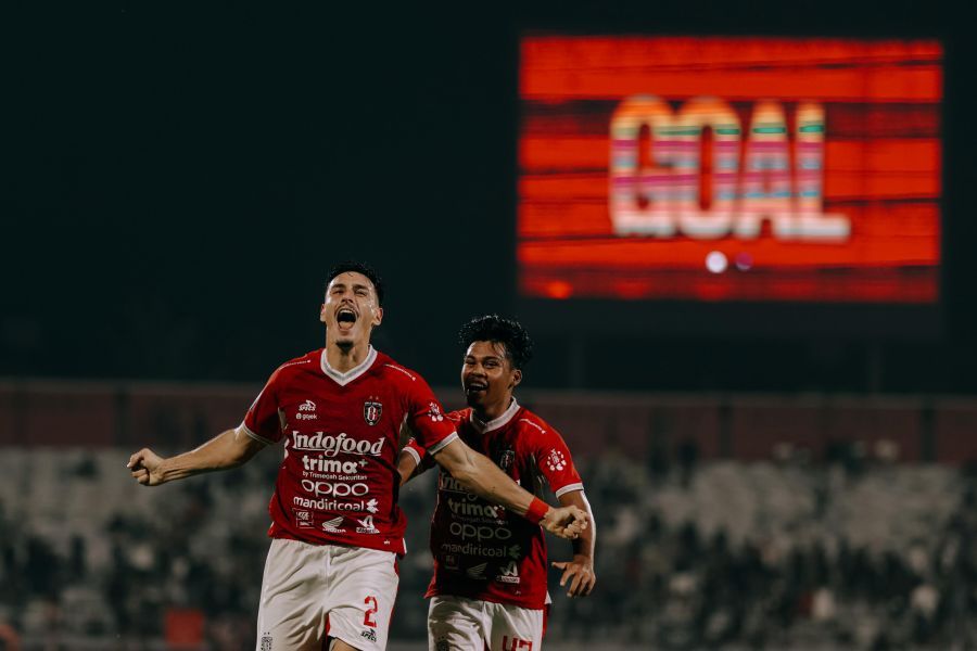 Bek Bali United FC, Joao Ferrari melakukan selebrasi setelah menceploskan gol ke gawang Malut United FC pada laga pekan ke-28 BRI Super League 2025/26, di Stadion Kapten I Wayan Dipta, Gianyar, Bali, Minggu (19/4/2026) malam. (baliutd)