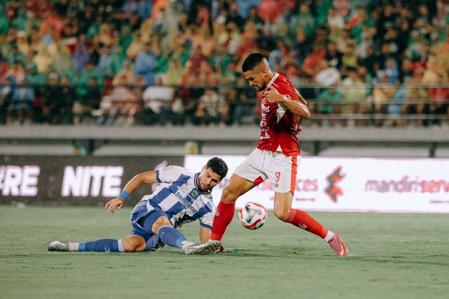 Bali United FC harus mengakui kemenangan Persib Bandung pada pekan ke-11 BRI Super League 2025/26, di Stadion Kapten I Wayan Dipta, Gianyar, Bali, Sabtu (1/11/2025) malam. (baliutd)