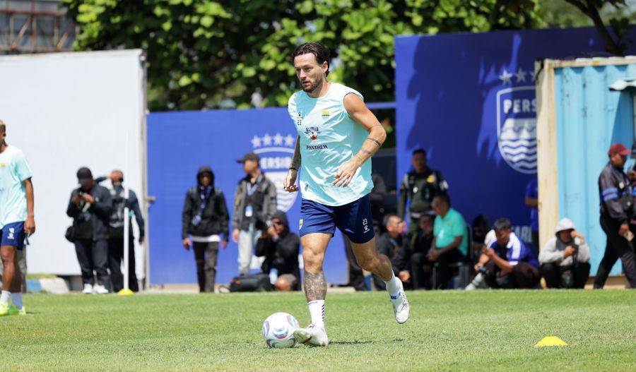 podiumnews.com-Gelandang Persib Klok Anggap Pertandingan Lawan PSM Selalu Spesial