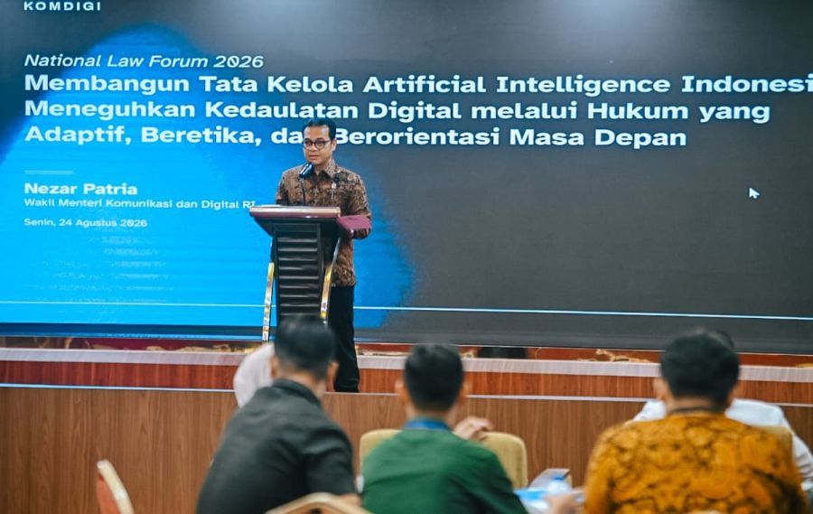 Wakil Menteri Komunikasi dan Digital, Nezar Patria saat Memberikan Opening Speech National Law Forum di Hotel Kutaraja, Cikini, Jakarta Pusat, Senin (24/8/2026). (foto/komdigi.go.id)