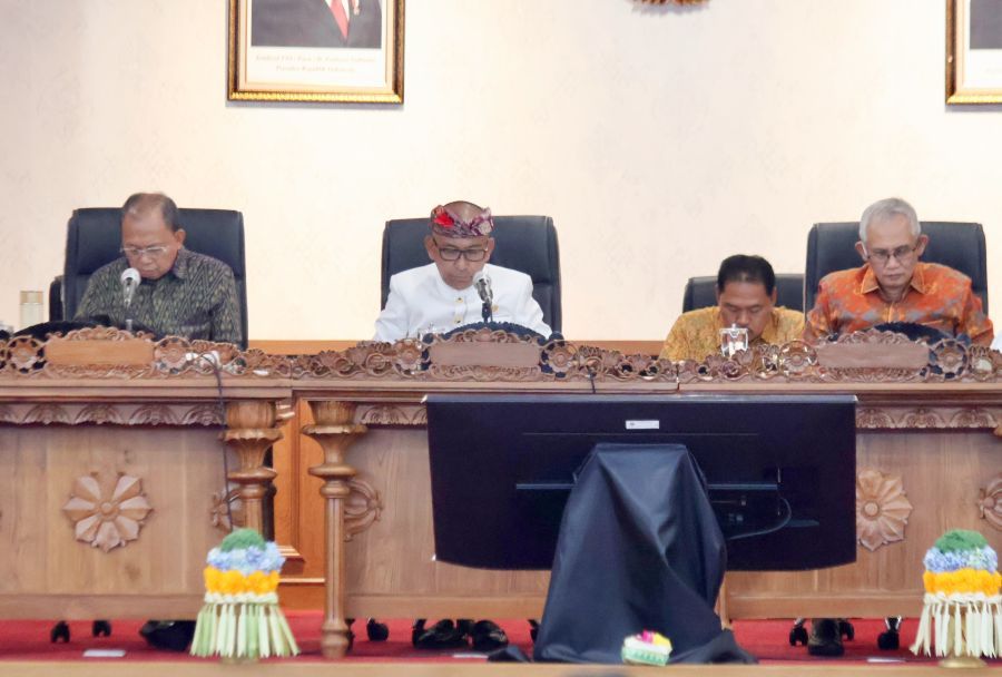 Gubernur Bali Wayan Koster saat Rapat Paripurna ke-50 DPRD Provinsi Bali Masa Persidangan I, Tahun Sidang 2026-2027, di Ruang Sidang Utama, Kantor DPRD Provinsi Bali, di Denpasar, Senin (14/9/2026). (foto/sukadana)