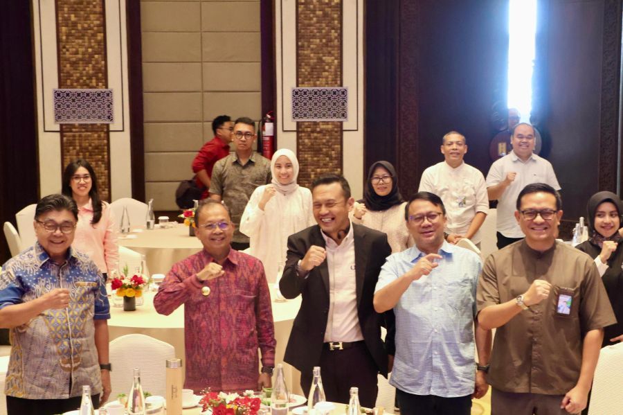 Gubernur Bali Wayan Koster secara resmi membuka pelaksanaan Diseminasi Journey Integrated Report BPJS Ketenagakerjaan yang digelar di Merusaka, Nusa Dua, Badung, Bali, Sabtu (29/11/2025).  (foto/sukadana)