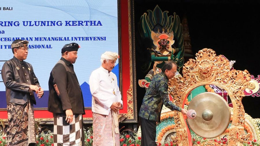 podiumnews.com-Gubernur Bali Buka Seminar Nasional, Cekal Intervensi Sampradaya Asing