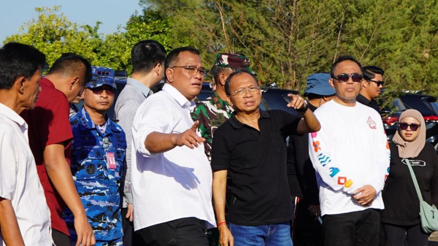 podiumnews.com-Gubernur Bali dan MenteriLH Tanam Mangrove, Siap Hadapi Perubahan Iklim