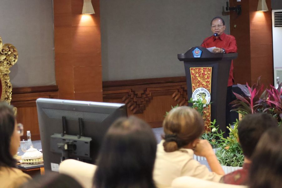 podiumnews.com-Gubernur Bali Desak Kades/Lurah Se-Denpasar Percepat Pengelolaan Sampah