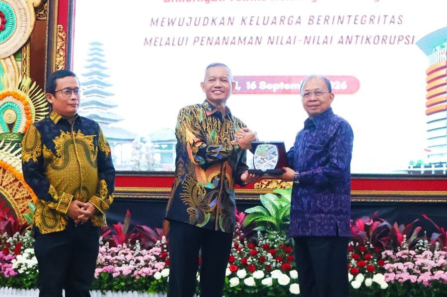 Gubernur Bali Wayan Koster saat menghadiri pembukaan Bimbingan Teknis Keluarga Berintegritas yang diselenggarakan Komisi Pemberantasan Korupsi (KPK) RI bekerja sama dengan Pemerintah Provinsi Bali di Gedung Wiswa Sabha Utama, Kantor Gubernur Bali, Denpasar, Rabu (16/9/2026). (foto/sukadana)
