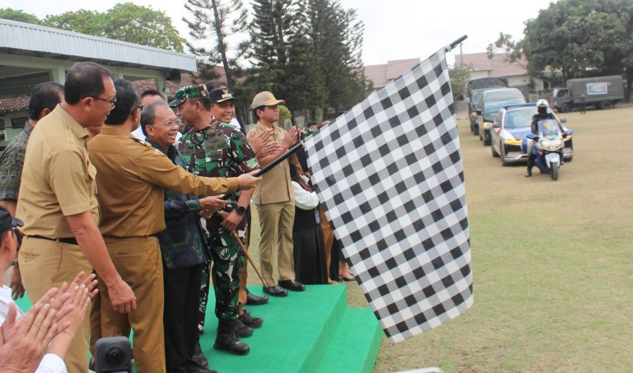 podiumnews.com-Gubernur Bali Lepas Bantuan Logistik untuk Korban Bencana NTT