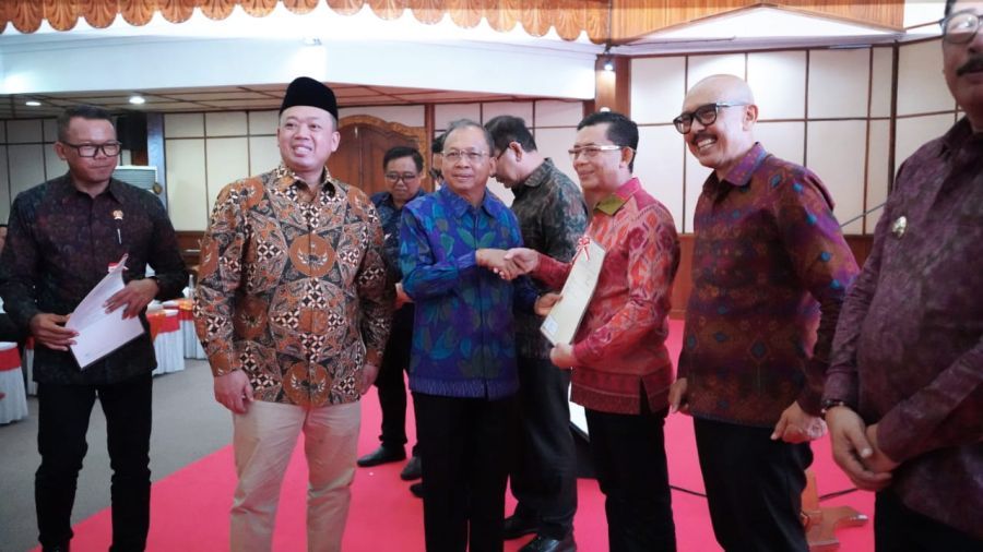 podiumnews.com-Gubernur Bali Minta Setop Terbitkan Izin Pembangunan Hotel-Restoran dan Toko Berjejaring
