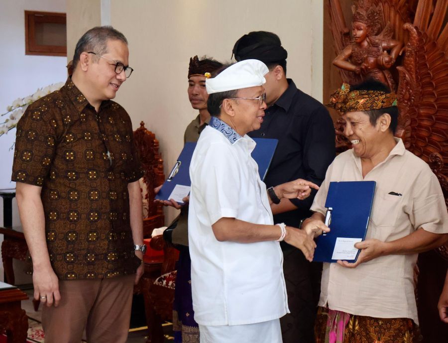 podiumnews.com-Gubernur Bali Serahkan CSR St Regis untuk Pelestarian Seni dan Budaya
