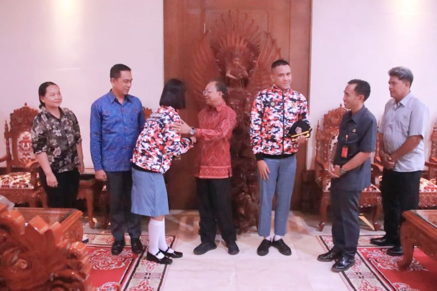 podiumnews.com-Gubernur Koster Bangga Pelajar Badung dan Karangasem Jadi Paskibraka Nasional