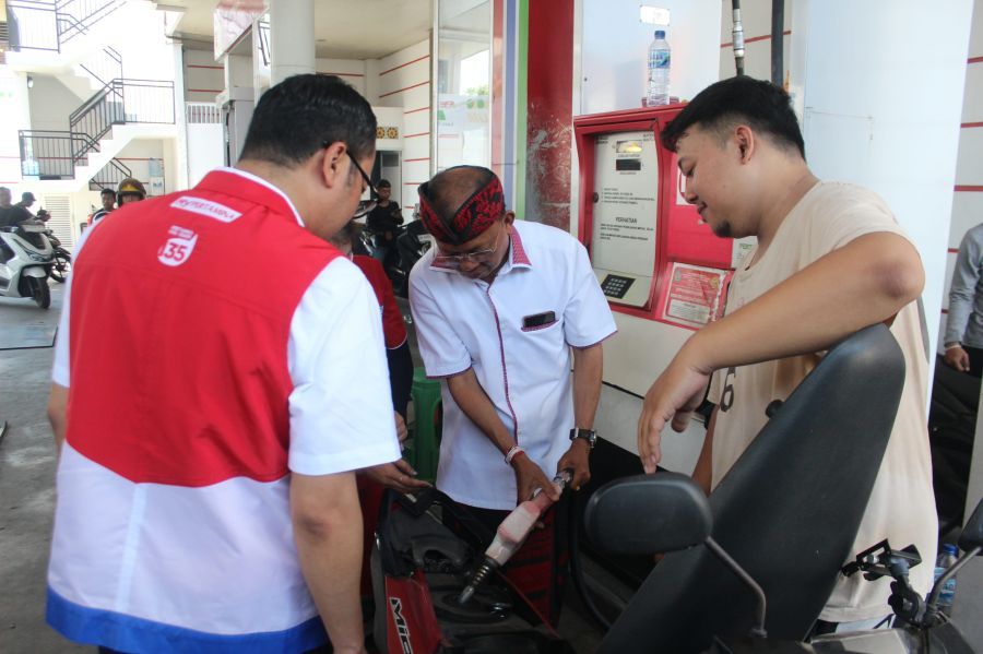podiumnews.com-Gubernur Koster Kembali Tinjau Depo Pesanggaran, Pastikan Pertamina Percepat Distribusi BBM