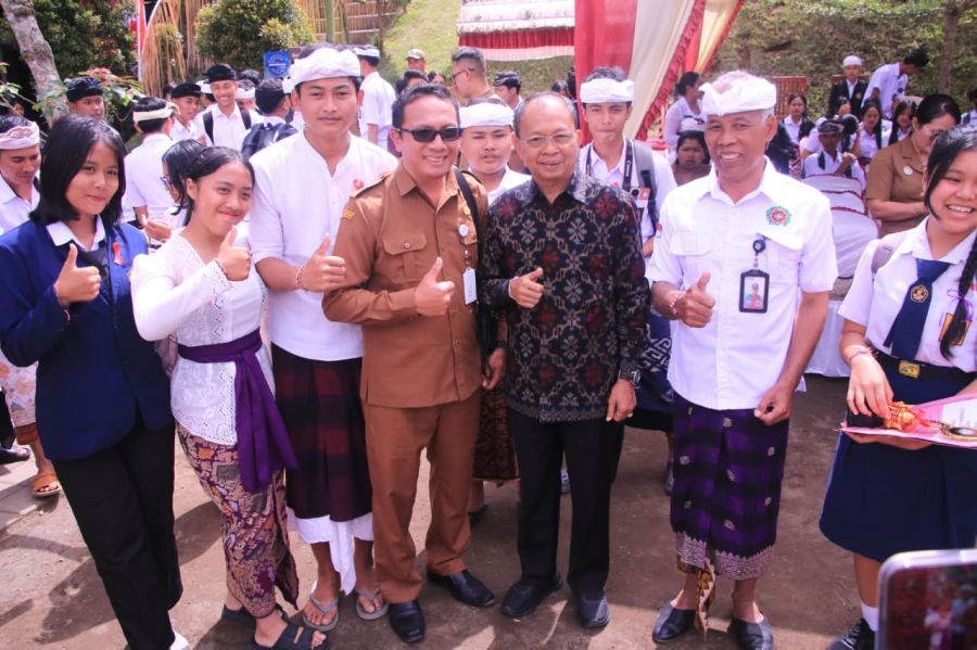 podiumnews.com-Gubernur Koster Kobarkan Semangat Pendidikan di HUT SMKN 3 Kintamani