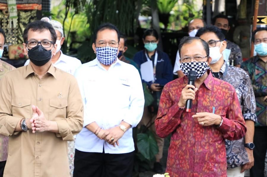 podiumnews.com-Bertemu Menparekraf, Gubernur Koster Tegaskan Fokus Penanganan Covid-19