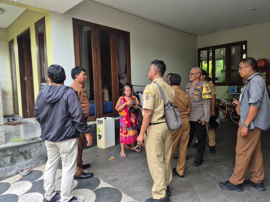 Gudang pakaian dan kertas ludes terbakar di Jalan Trenggana Gang Kavling IV B Nomor 7, Kelurahan Penatih, Kecamatan Denpasar Timur, Denpasar, Bali, Senin (9/2/2026). (Foto/hes)