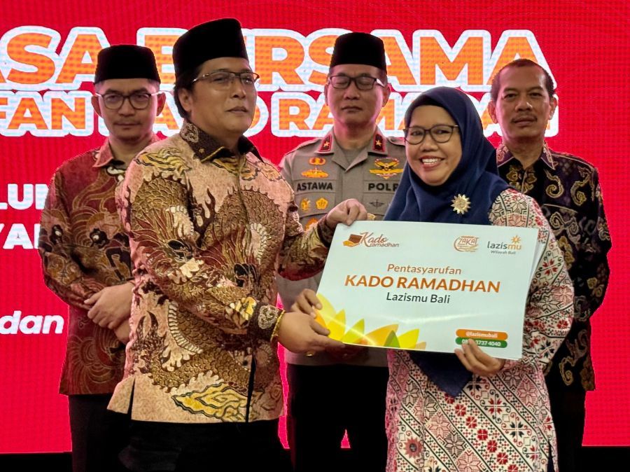 Wakil Gubernur Bali, I Nyoman Giri Prasta, selaku perwakilan Pemerintah Provinsi Bali, memberikan apresiasi terhadap terselenggaranya kegiatan buka puasa bersama (Bukber) yang diselenggarakan oleh Forum Keluarga Alumni Ikatan Mahasiswa Muhammadiyah (FOKAL IMM) Provinsi Bali di Aula ITB STIKOM Bali, di Denpasar, Kamis (12/3/2026). (Foto/sukadana)