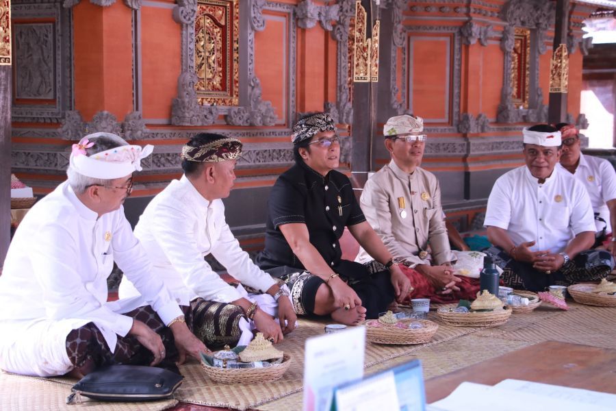 podiumnews.com-Hadiri Mahasabha Bendesa Manik Mas, Wagub Bali Harapkan Muncul Program Bermanfaat