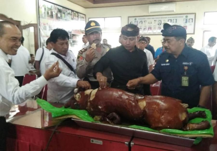 podiumnews.com-Jelang Galungan, Kecamatan Marga Sepakat Harga Babi Rp 26 Ribu/Kilo