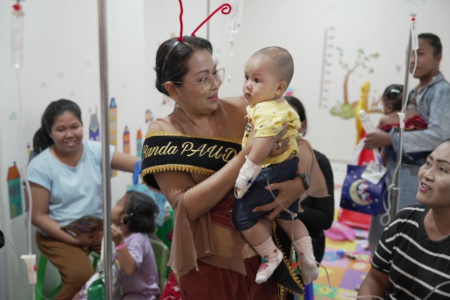 Bunda PAUD Kabupaten Badung, Nyonya Rasniathi Adi Arnawa, menghadiri peringatan Hari Anak Nasional di Ruang Cilinaya, RSD Mangusada Badung, Bali, Kamis (23/7/2026). (foto/adi)